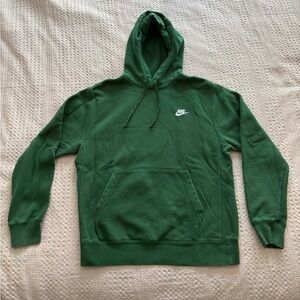 Nike Sportswear Club Fleece pullover hoodie in Fir Green. Men’s Medium.